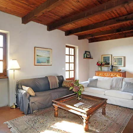 Ca`Becca Bioglio- Il portico sulla valle * Valle San Nicolao